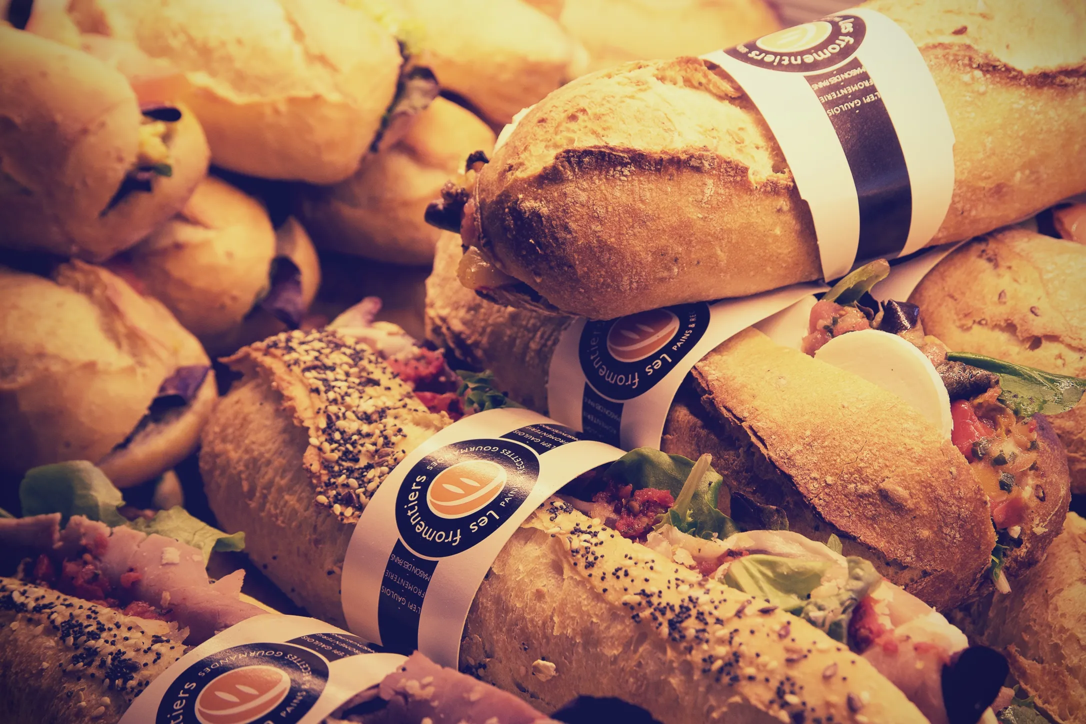 Sandwichs garnis sur pains gourmands